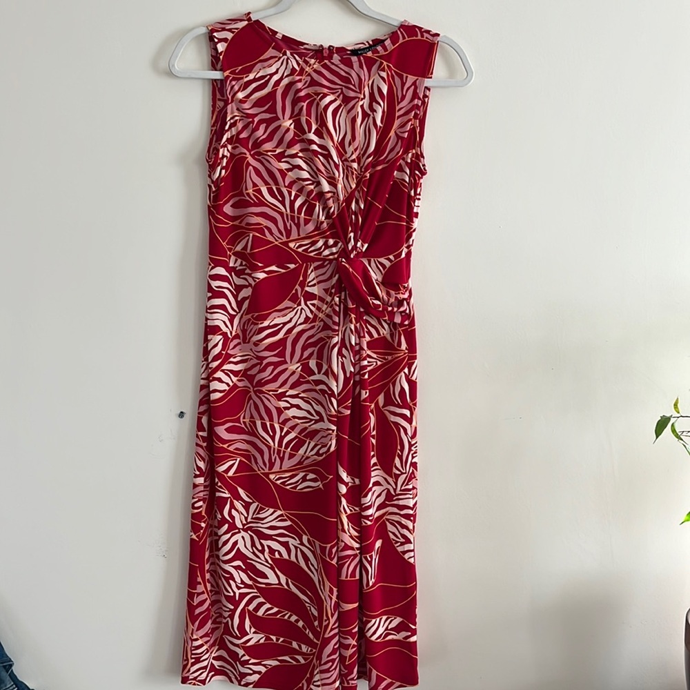 Maggy London Red Tropical Sheath Dress Sleeveless Vacation Summer Sz 6 P Midi‎